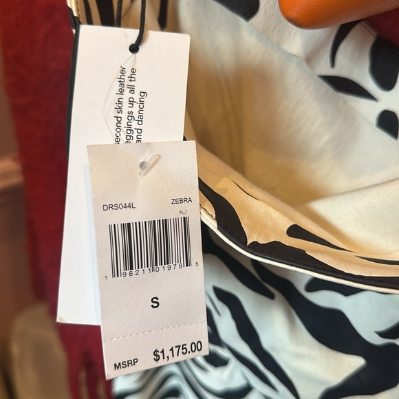 Super Woman: Zebra print. Leather dress.Zip back. - Picture 3 of 10